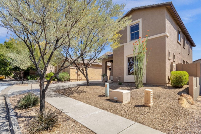 1-web-or-mls-34713-n-24th-ln