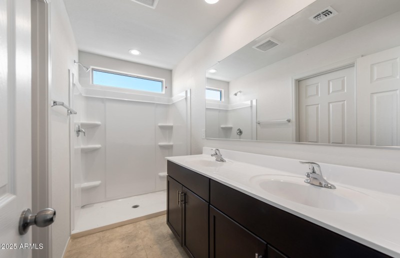 12 - Owner Bathroom