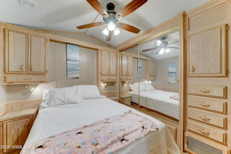 lots of storage in bedroom