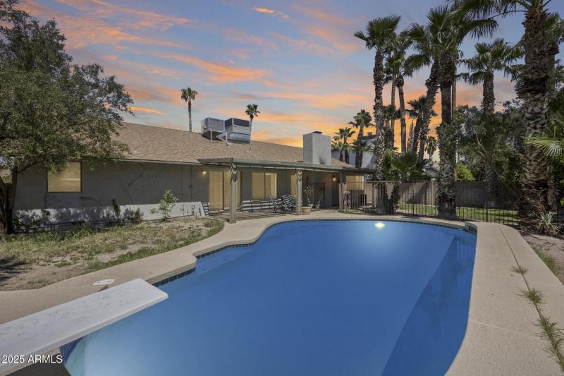 Virtual Twilight Pool