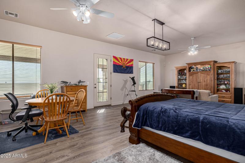 Full guest suite / office