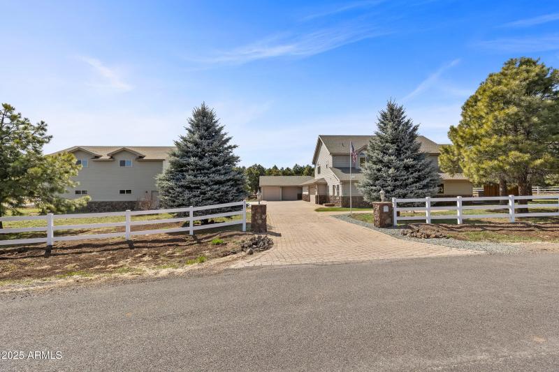 019_2705_w_creighton_dr-19_704