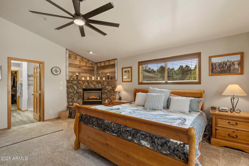 032_2705_w_creighton_dr-32_168