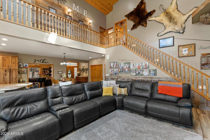 037_2705_w_creighton_dr-37_335