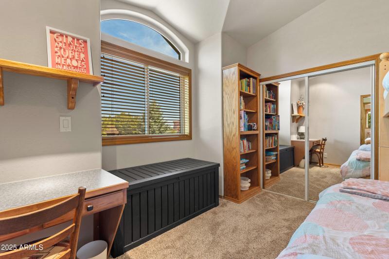 048_2705_w_creighton_dr-48_400