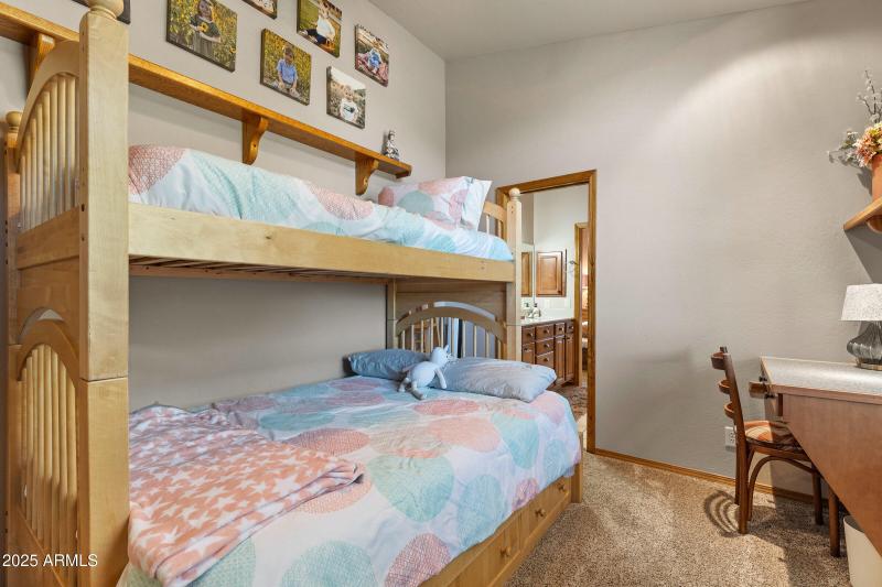 049_2705_w_creighton_dr-49_509