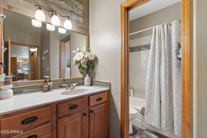 055_2705_w_creighton_dr-55_86