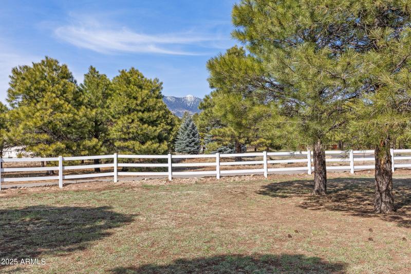 058_2705_w_creighton_dr-58_21