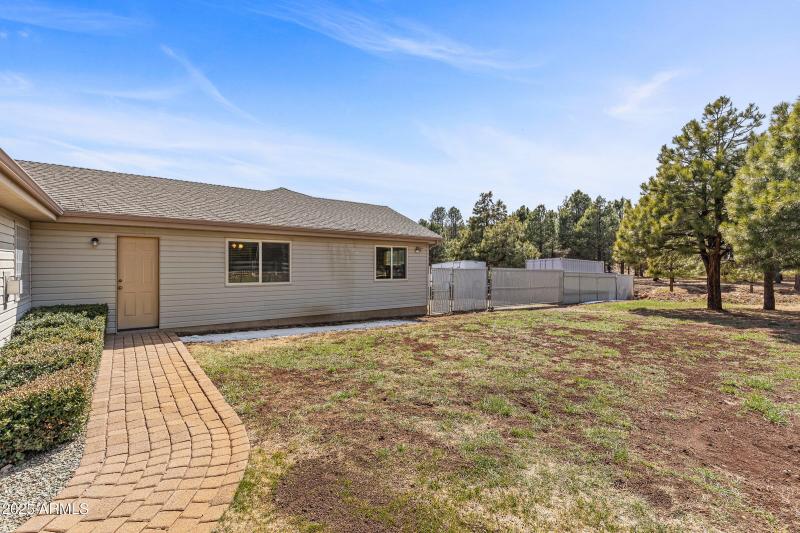 064_2705_w_creighton_dr-64_680