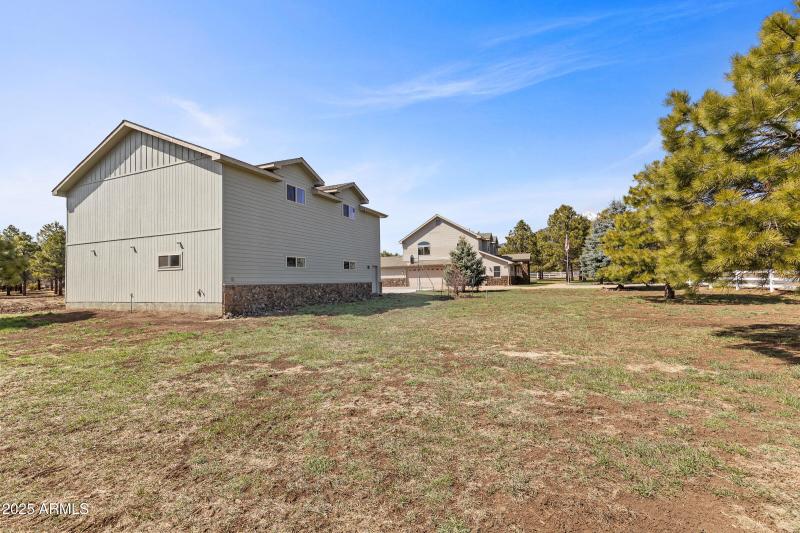 066_2705_w_creighton_dr-66_744