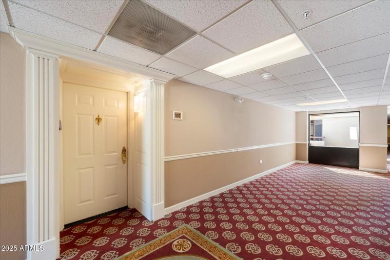 PRIVATE ENTRY TO UNIT