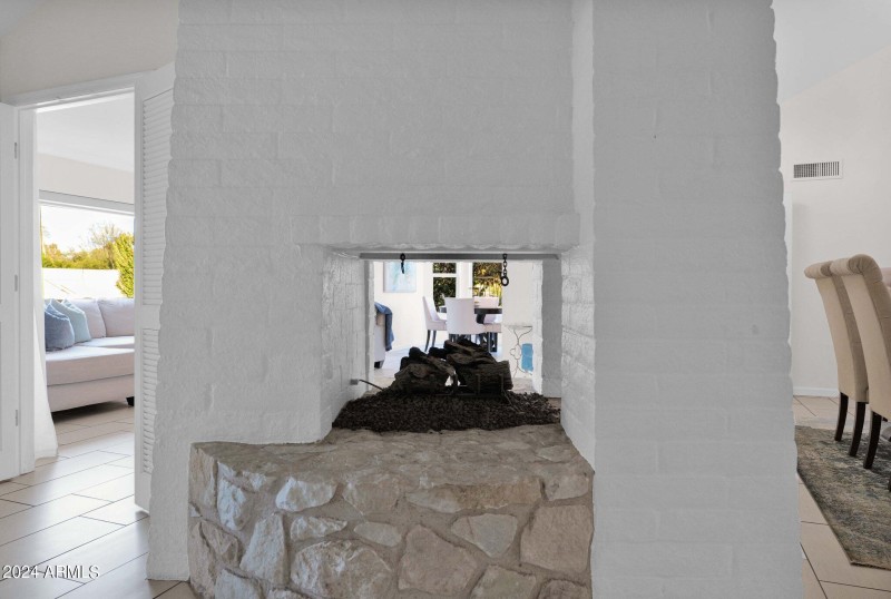 Gas fireplace for living/family rooms