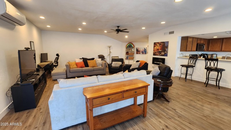 f6923118-d5d6-4d7b-a09f-b39c98f37db2-1_a