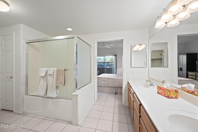 22-10410NCCR1100-ocupix