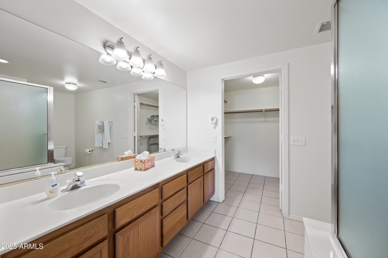 21-10410NCCR1100-ocupix