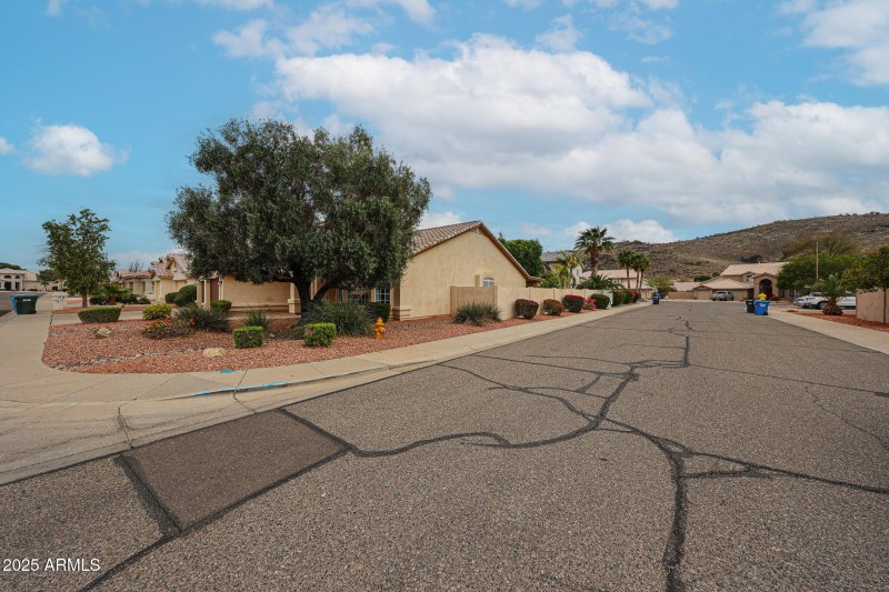 Amazing mountain views from entire back