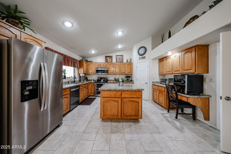 Newer tile flooring thoughout