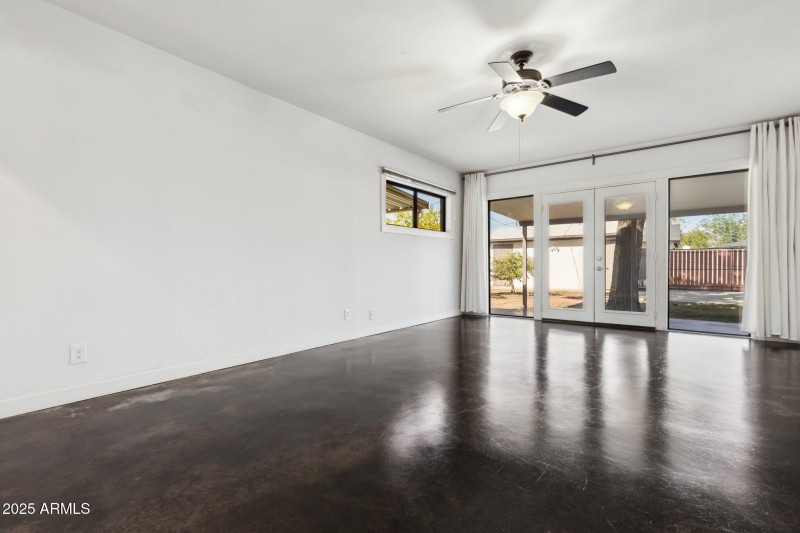 4-web-or-mls-2740-n-21st-dr