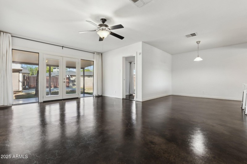 5-web-or-mls-2740-n-21st-dr