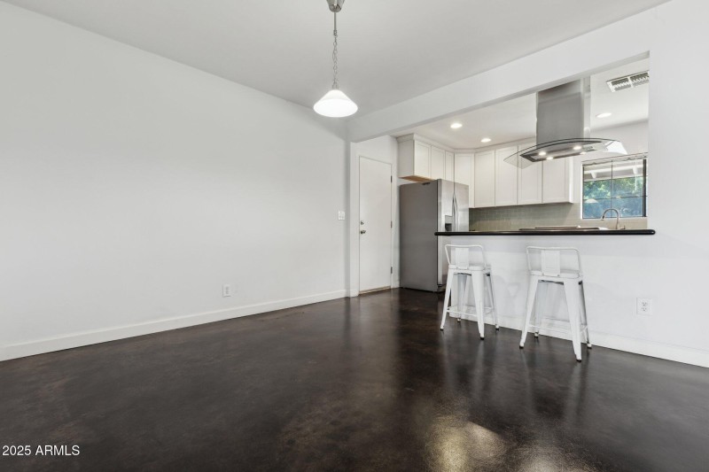 9-web-or-mls-2740-n-21st-dr