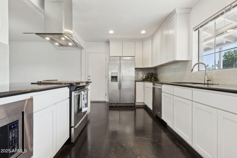 12-web-or-mls-2740-n-21st-dr