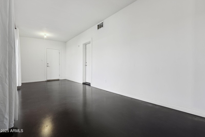 16-web-or-mls-2740-n-21st-dr