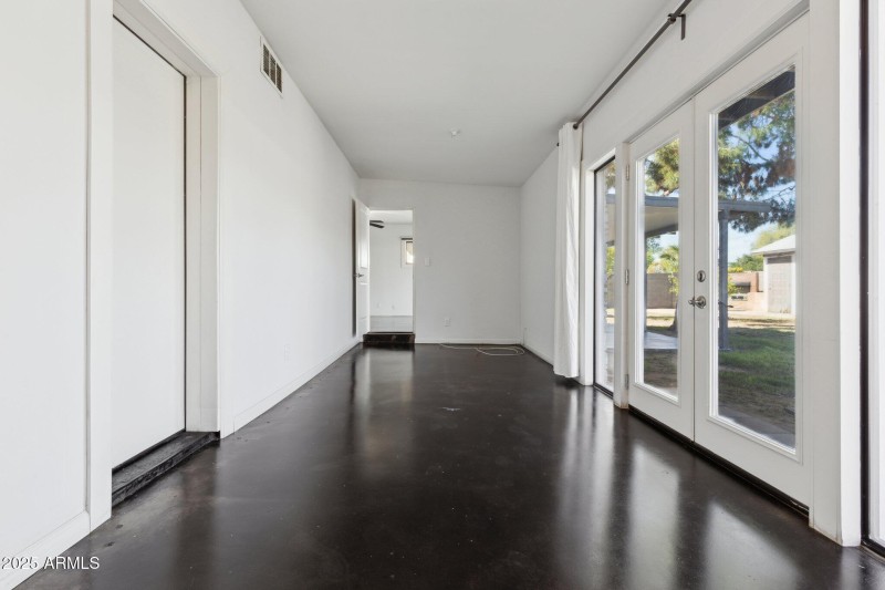 18-web-or-mls-2740-n-21st-dr