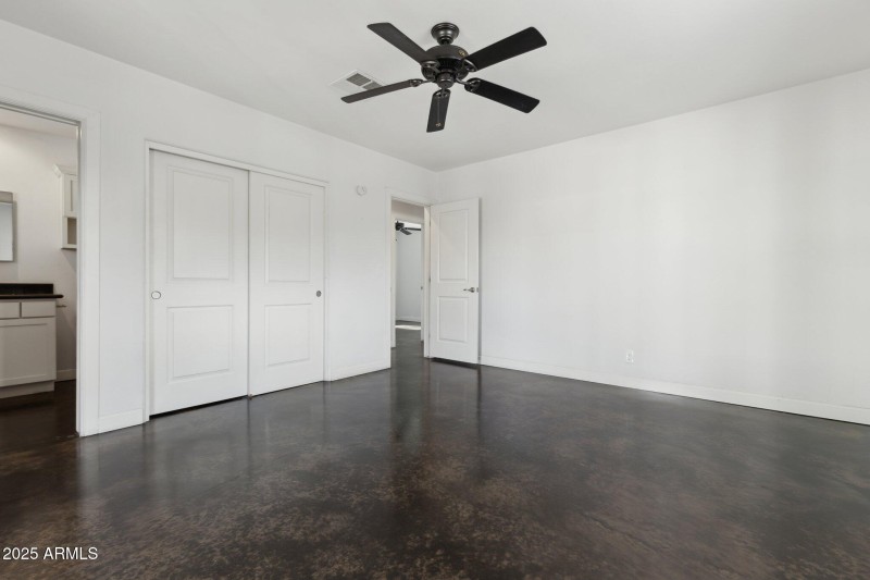 21-web-or-mls-2740-n-21st-dr