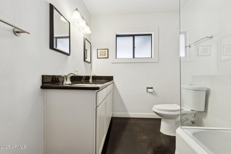 25-web-or-mls-2740-n-21st-dr