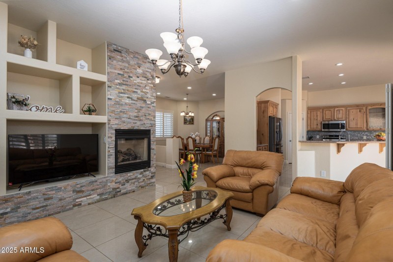 Living Room with fireplace