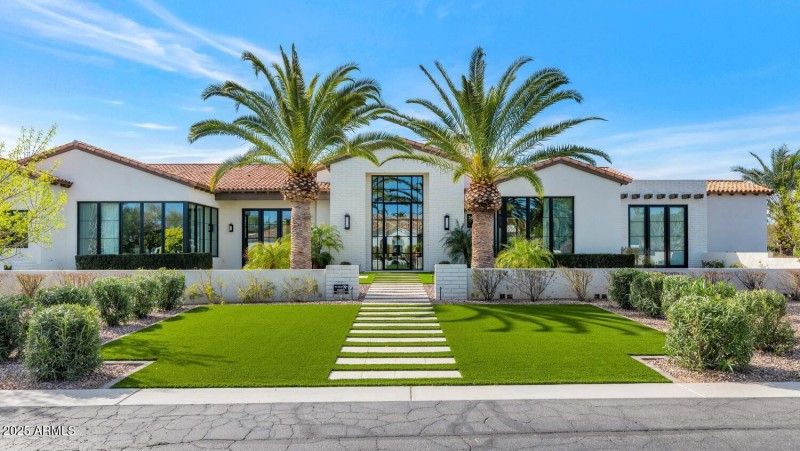 5353 E Sanna St-large-006-014-5353 E San