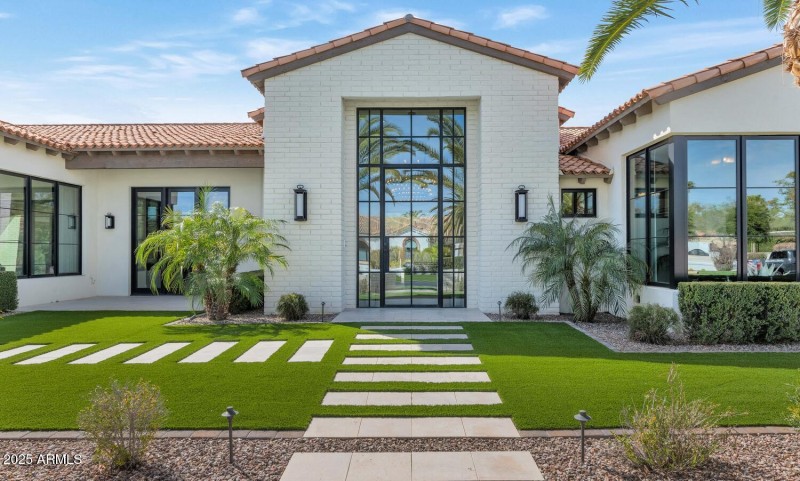 5353 E Sanna St-large-007-026-5353 E San