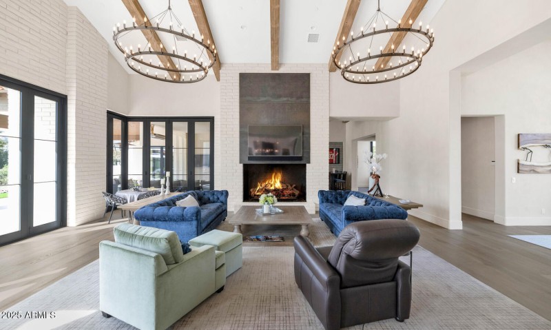 5353 E Sanna St-large-011-016-5353 E San