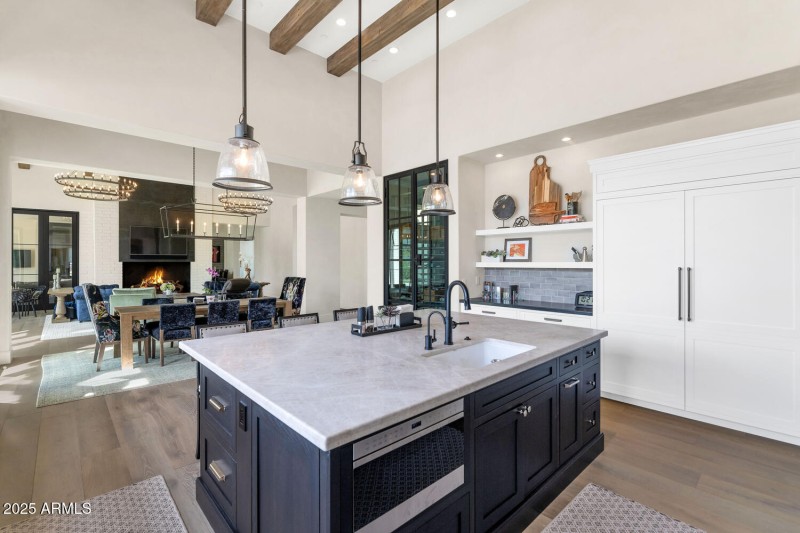 5353 E Sanna St-large-016-030-5353 E San