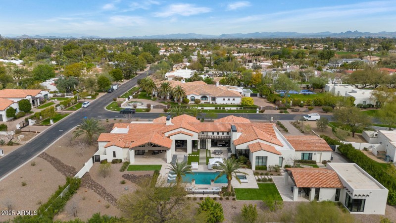 5353 E Sanna St-large-043-008-5353 E San