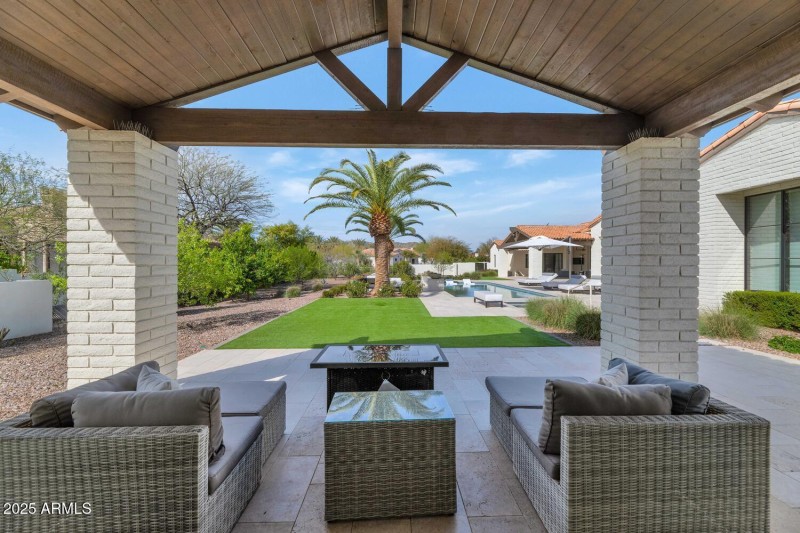 5353 E Sanna St-large-051-052-5353 E San