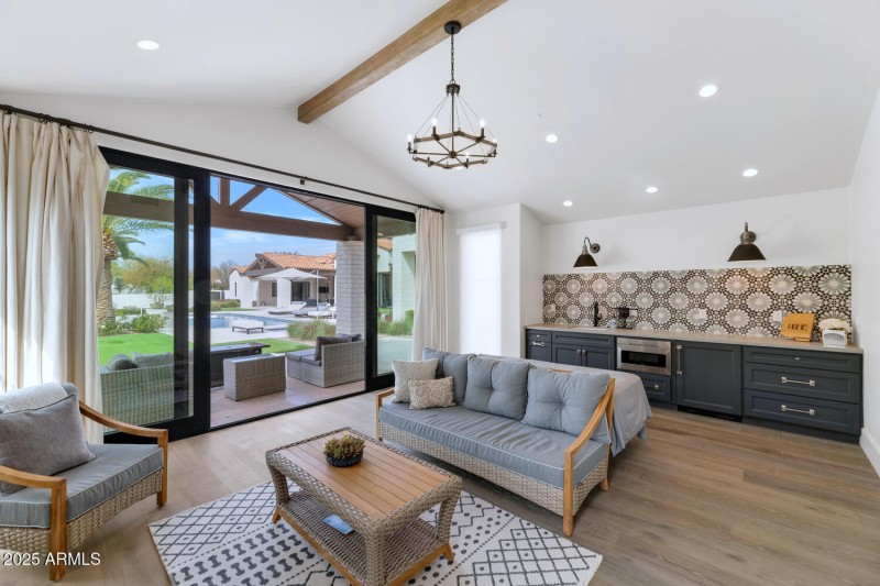 5353 E Sanna St-large-053-054-5353 E San