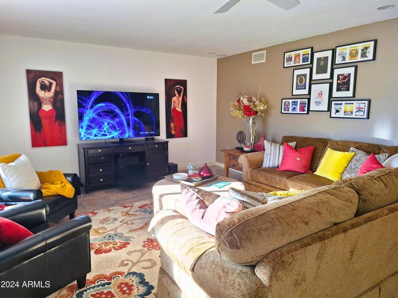 Living Room w 65" TV