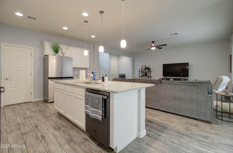 1654 W Redwood Ln -20