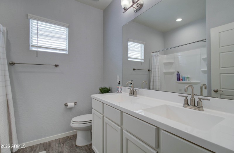 1654 W Redwood Ln -51