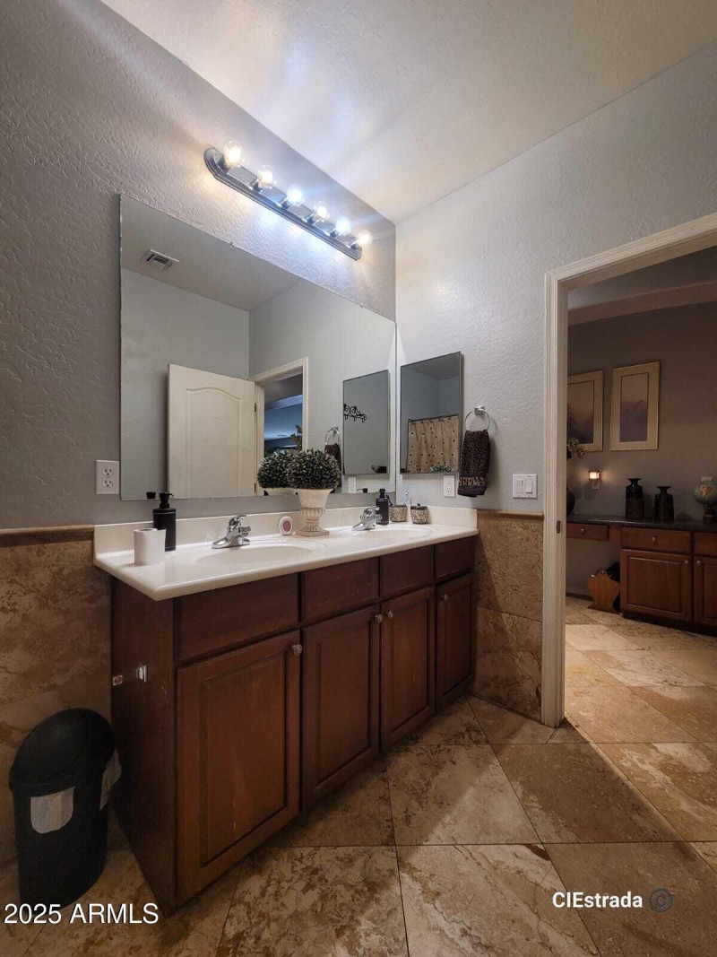 3033990e-11c2-419f-8c33-42360b97ce33