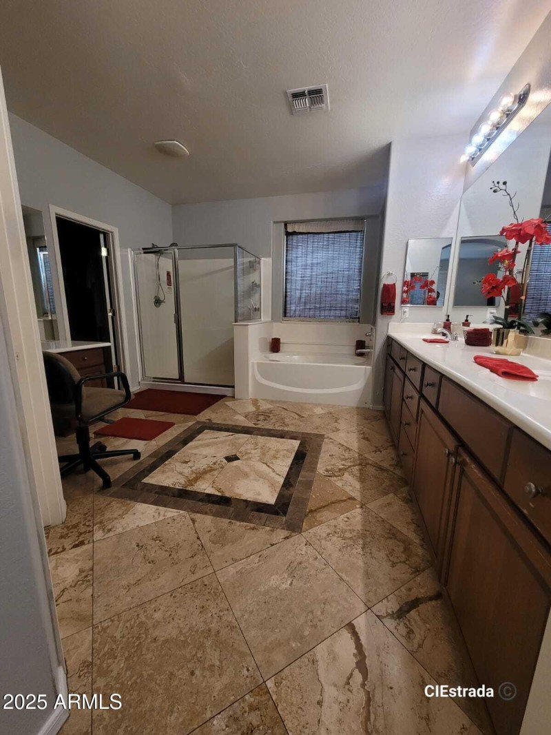 40d25eeb-2db7-46cd-bc92-1cc45a3183ce