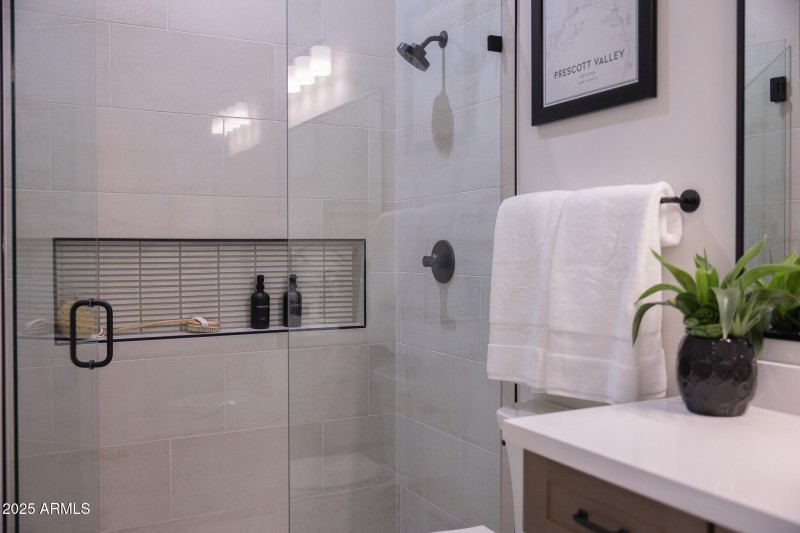 35 Hall Bath Shower B6-2