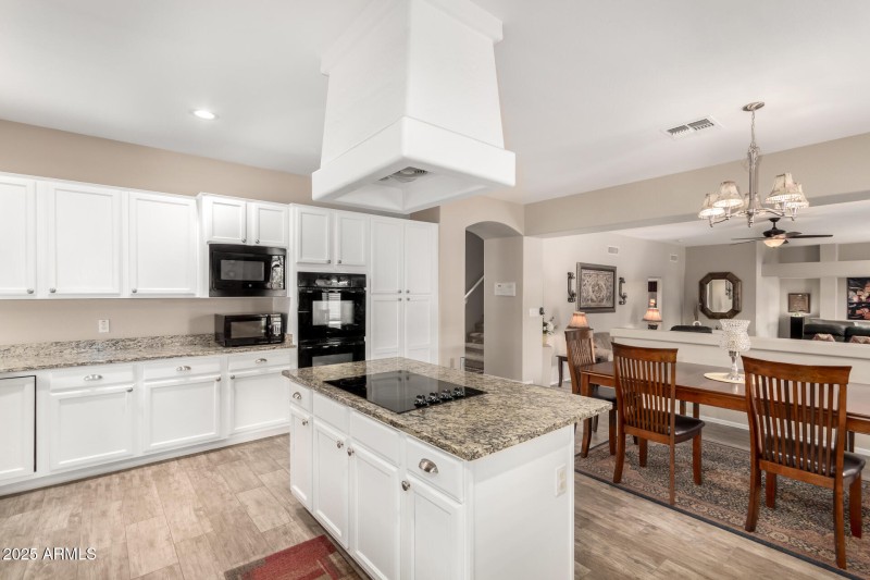 Kitchen & dining area
