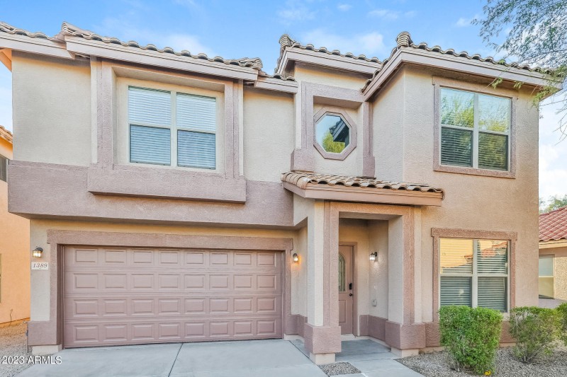 017-photo-front-view-12053758