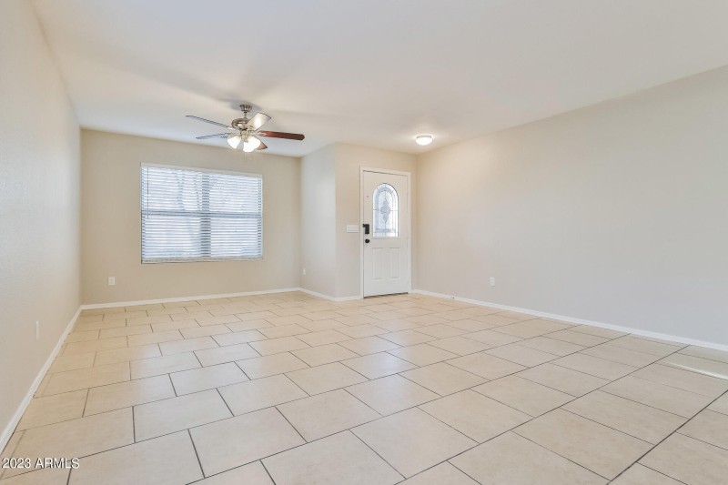 018-photo-living-room-12053771