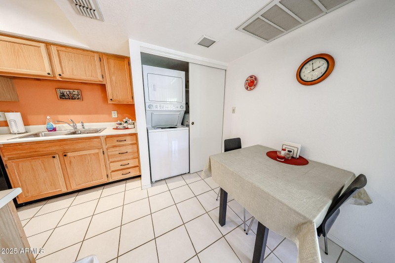 Breakfast Area and Laundry