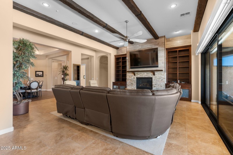 11-web-or-mls-2304-n-steele-cir