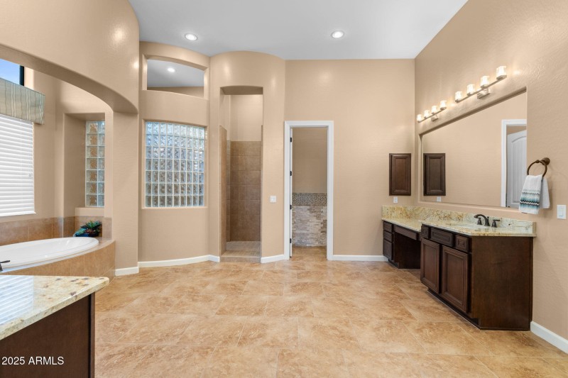 29-web-or-mls-2304-n-steele-cir