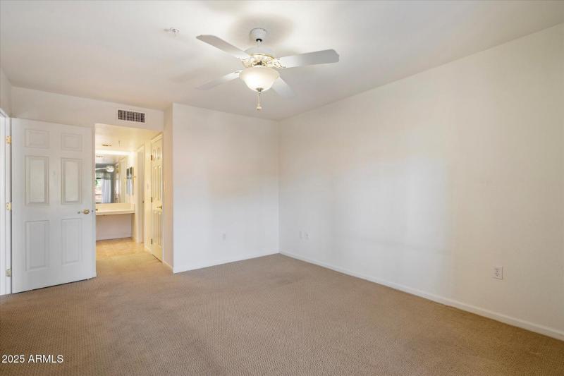 WALK IN CLOSET TO RIGHT